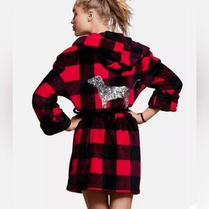Victoria’s Secret Pink Buffalo plaid bathrobe sz M/L